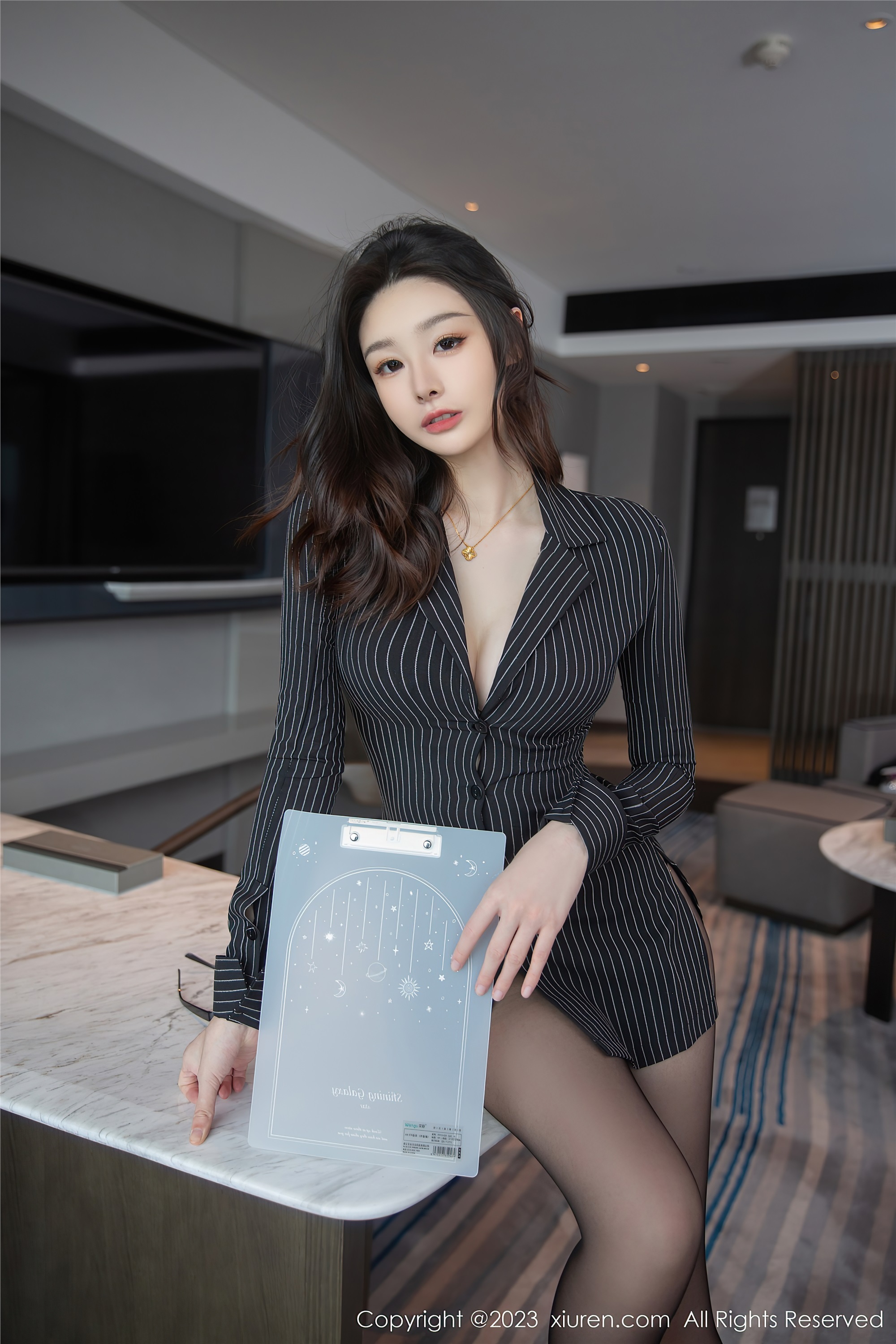 XiuRen秀人网  2023.03.07 NO.6376 是小逗逗